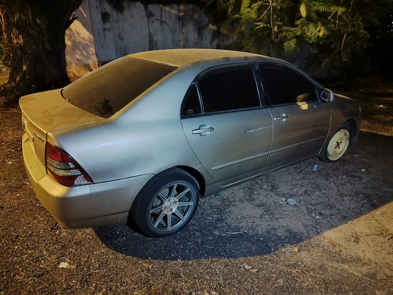 Automóvil robado fue hallado abandonado en el estacionamiento del Hospital San Jorge.