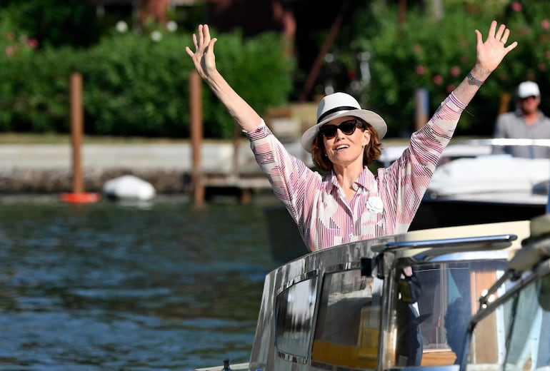 La actriz Sigourney Weaver llegando feliz al Festival de Cine de Venecia.(EFE/EPA/ETTORE FERRARI)
