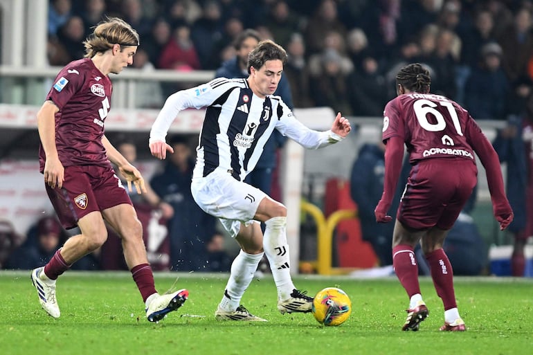 Turin (Italy), 11/01/2025.- Juventus' Kenan Yldiz in action during the Italian Serie A soccer match Torino FC vs Juventus FC at the Olimpico Grande Torino Stadium in Turin, Italy, 11 January 2025. (Italia) EFE/EPA/Alessandro Di Marco
