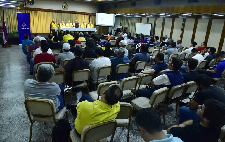 Los pilotos asistieron anoche al salón “Choferes del Chaco” del Touring Club para hablar de la clasificación y la carrera en el Chaco.