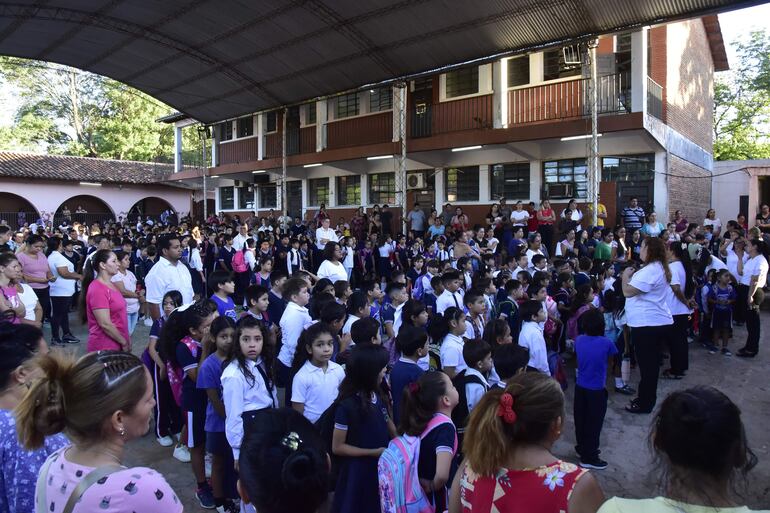 En días de intenso calor, Salud Pública insta a evitar la formación escolar y otras actividades desde las 10:00 a 18:00. 