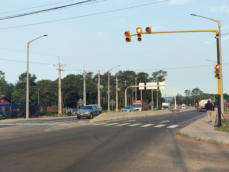 El semáforo ubicado en el kilómetro 45 de la ruta PY02 es cuestionado por los pobladores de Pedrozo.