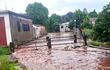 Arroyo Capilla, de Carapeguá, nuevamente se desbordó y dejo bajo agua a varias viviendas.