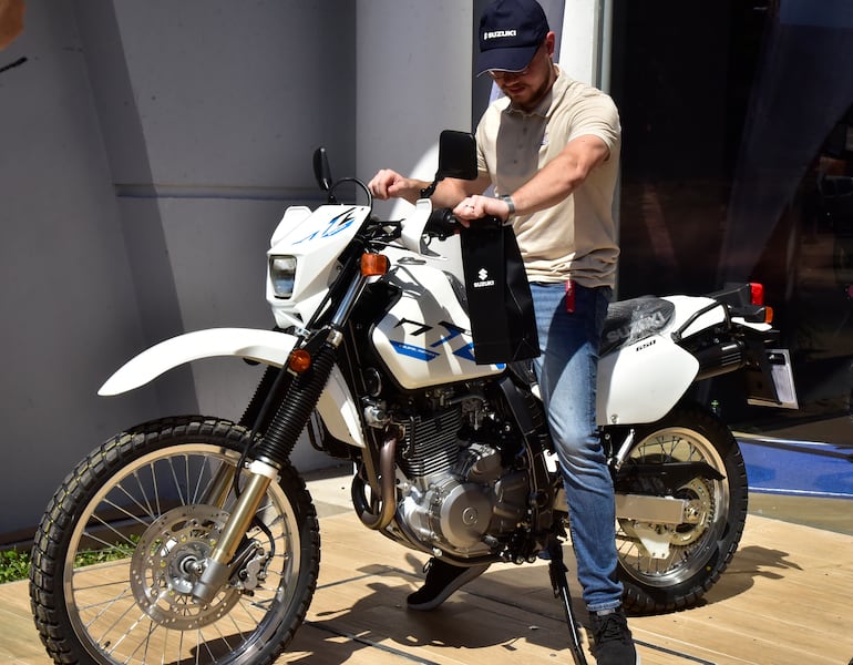 Peter Klassen es uno de los primeros en adquirir la aclamada Suzuki DR 650.