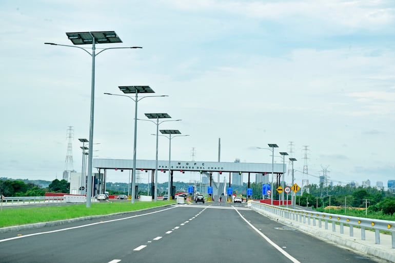 El acceso al puente es de primer mundo, pero no hay plan de desarrollo a su alrededor.