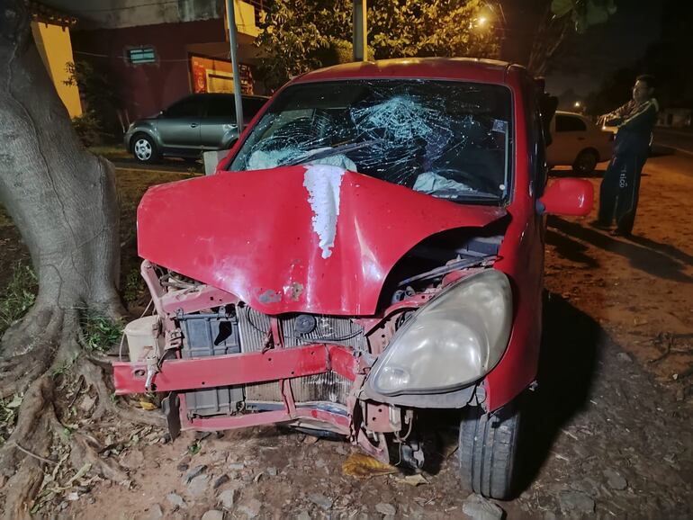 Este vehículo fue robado y el presunto autor protagonizó un accidente de tránsito y fue aprehendido.