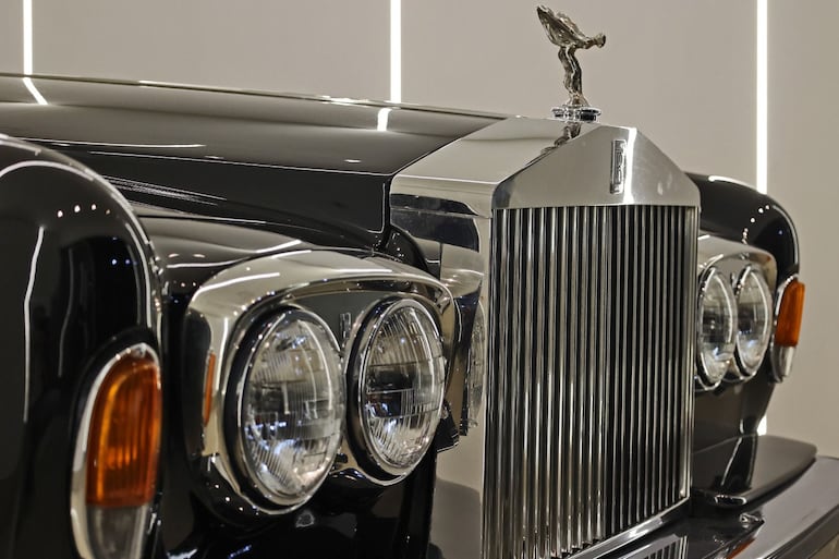 Santiago Peña abordará un lujoso  Rolls-Royce Corniche II, de color negro, el día de su asunción como presidente.