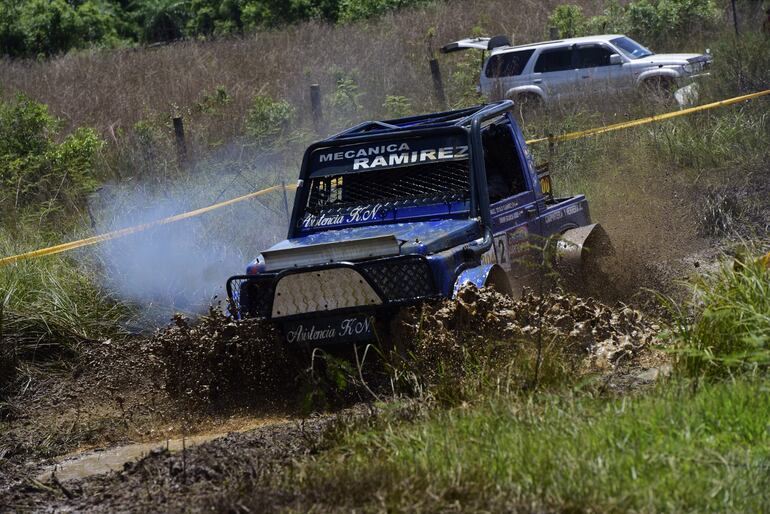 El binomio de Ángel Ramírez y Sonia Franco, al mando de este Suzuki Samurai, triunfó en la categoría TT3.