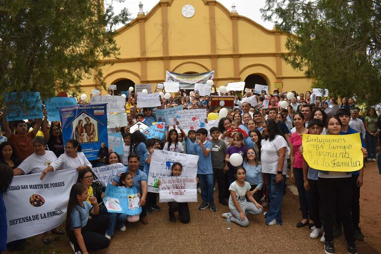 
El evento contó con la participación de centenares de niños de los distintos barrios de la ciudad y comunidades vecinas.
