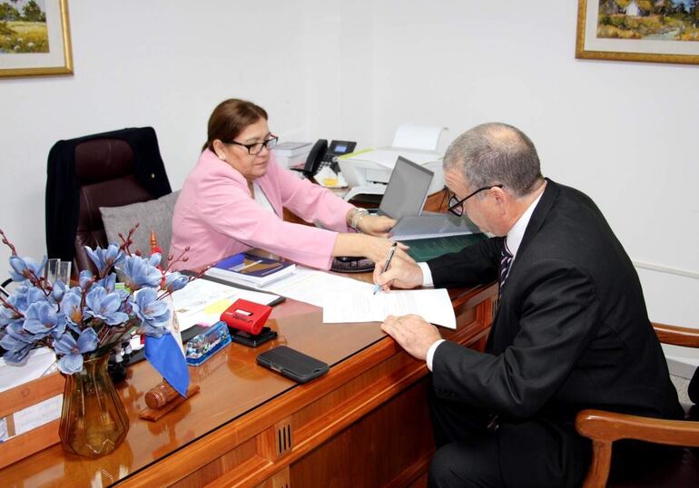 Dr. Juan Bartolomé "Ancho" Ramírez Brizuela, inscribió su candidatura para el concurso de terna para defensor general.