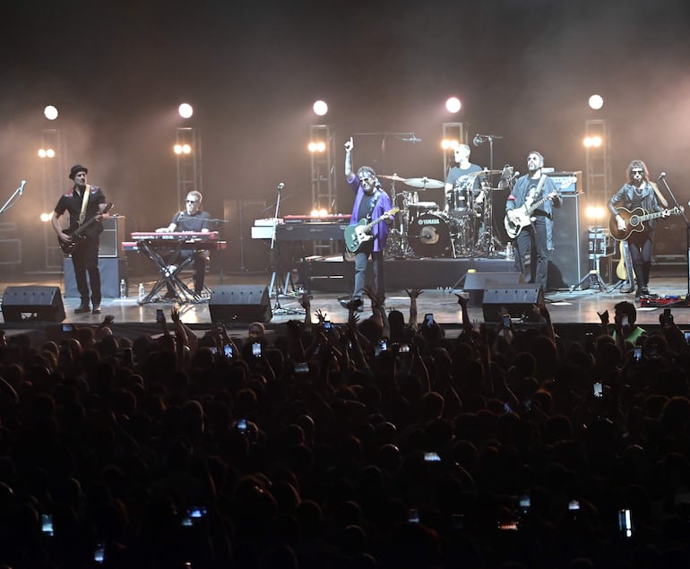 Andrés Calamaro arrasó a su regreso a Paraguay, con un set lleno de canciones memorables, himnos del rock latinoamericano.