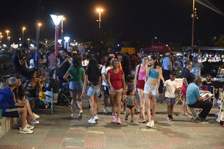 Cientos de familias disfrutaron de un día de recreación en la Costanera