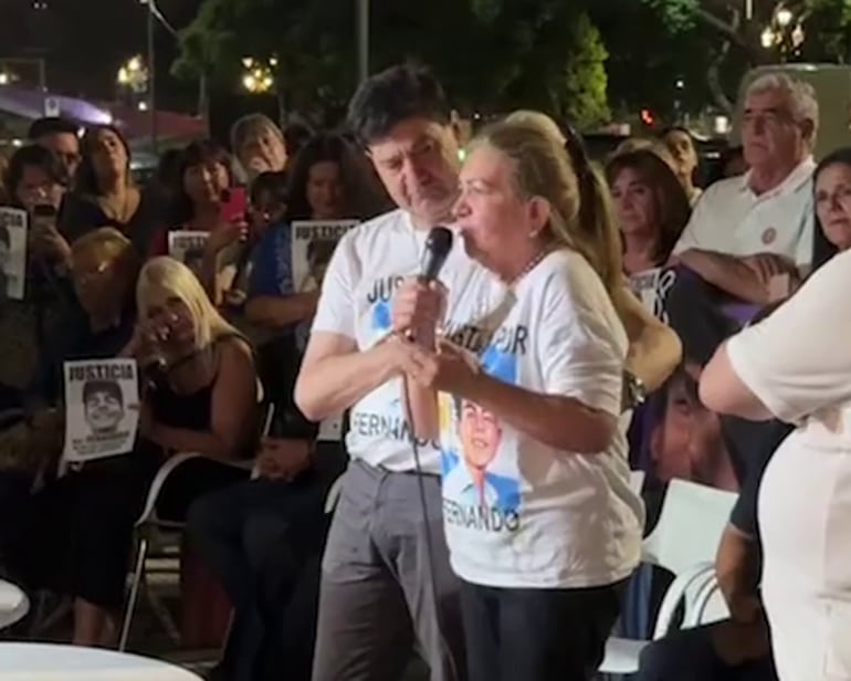 Silvino Báez y Graciela Sosa, los padres del joven Fernando Báez Sosa, durante la celebración religiosa en su memoria.