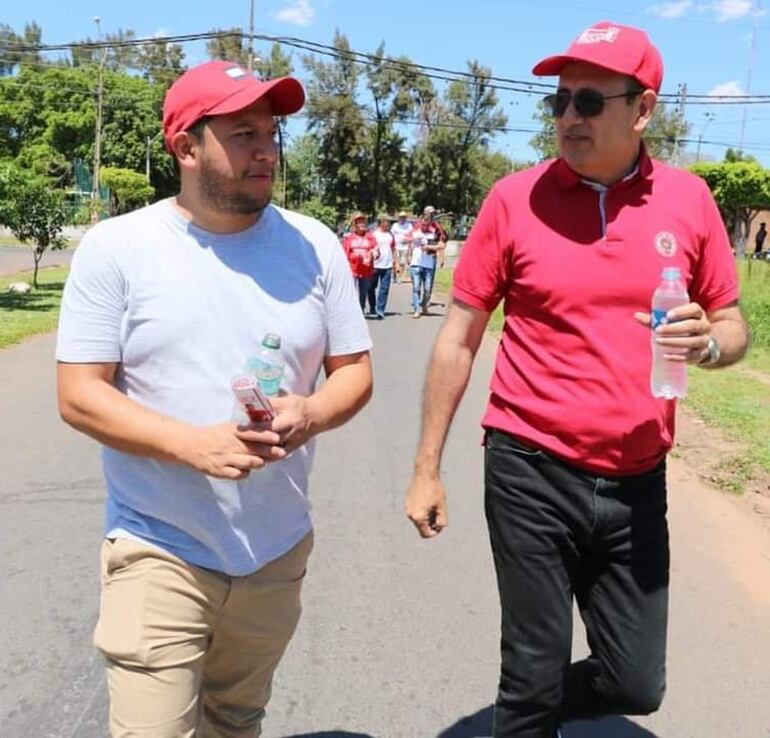 El senador Erico Galeano (der.) junto a Ezequiel Ramírez Barreto.