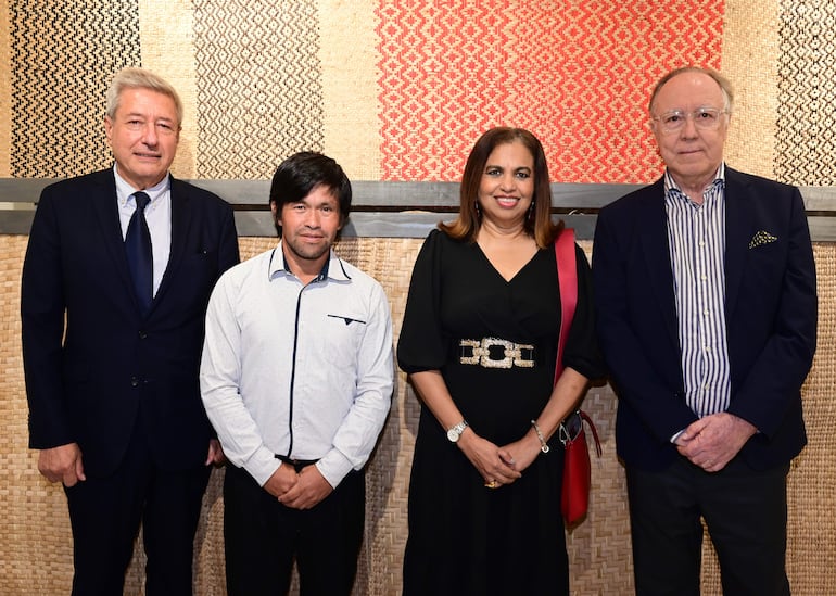 Eduardo Bouzout, Ricardo Mebrorongi, Luz Divina Arredondo y Guillermo Nielsen. 