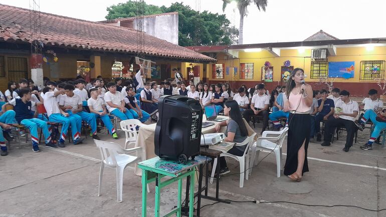 La psicóloga Gabriela Giménez habló sobre el impacto de las redes sociales en los adolescentes.