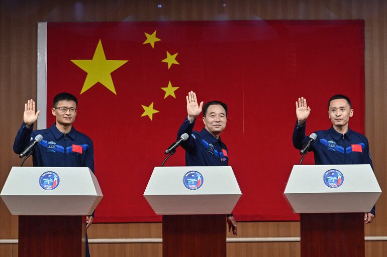 Gui Haichao, Jing Haipeng y Zhu Yangzhu.