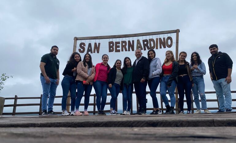 Los estudiantes acompañados de sus maestros desarrollaron este proyecto.