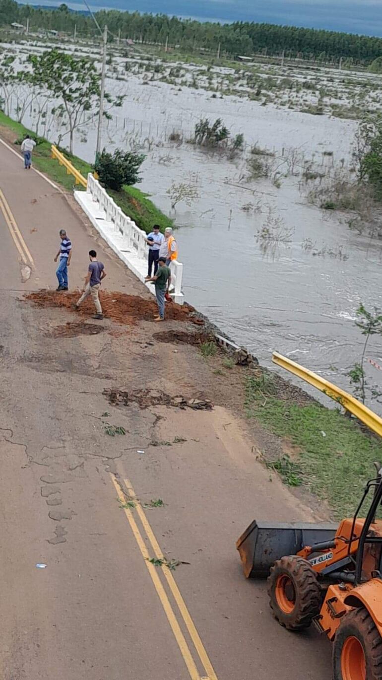 Desborde del arroyo Yhaguy.