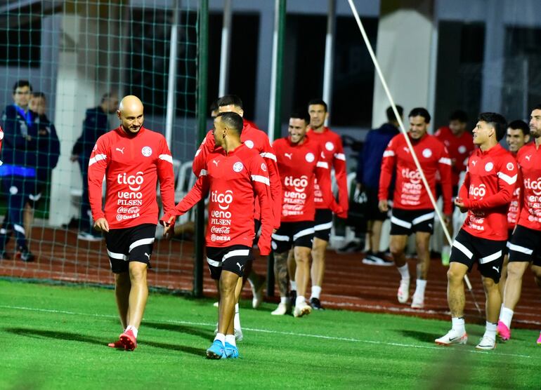 Primer entrenamiento de la Selección Paraguaya de cara al debut en las Eliminatorias ante Perú.