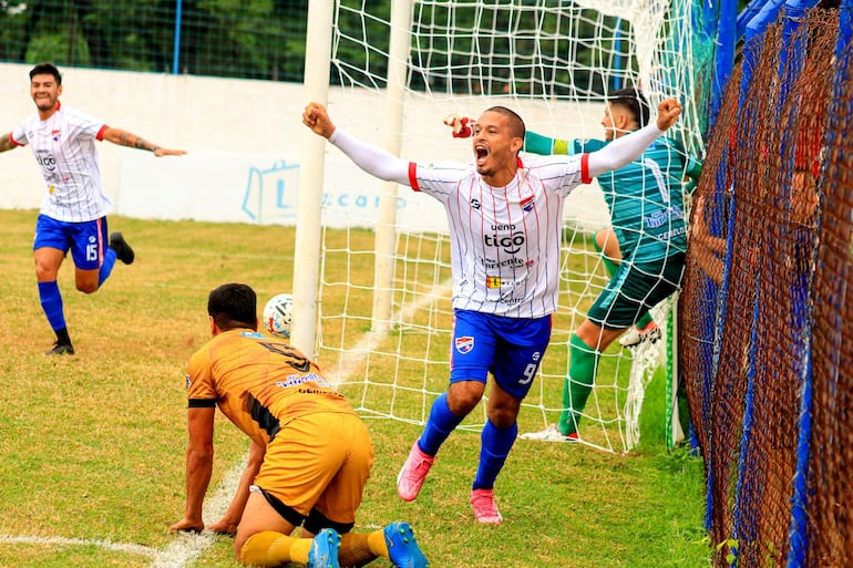 El atacante Hugo Herrera, marcó un doblete en el triunfo tricolor. (Foto: 3 de Noviembre)