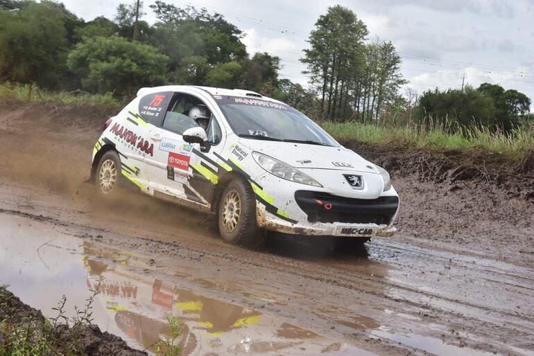 Omar Benítez y Nicolás Elizaur (Peugeot 207) ganaron la F2 y la RC4A (SP de Campo 9).