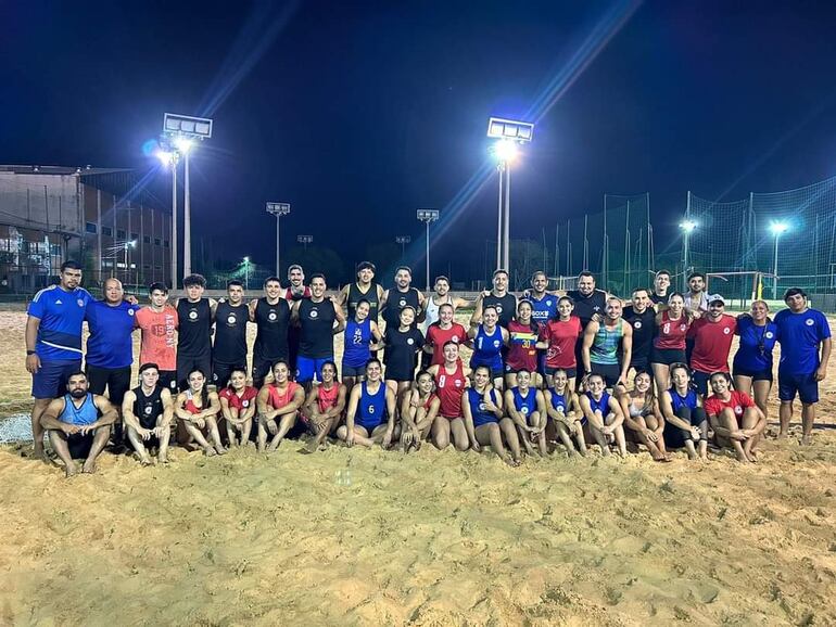 Selecciones femenina y masculina de beach handball se preparan para el Sur Centro que se disputará en nuestro país en la segunda semana de abril.