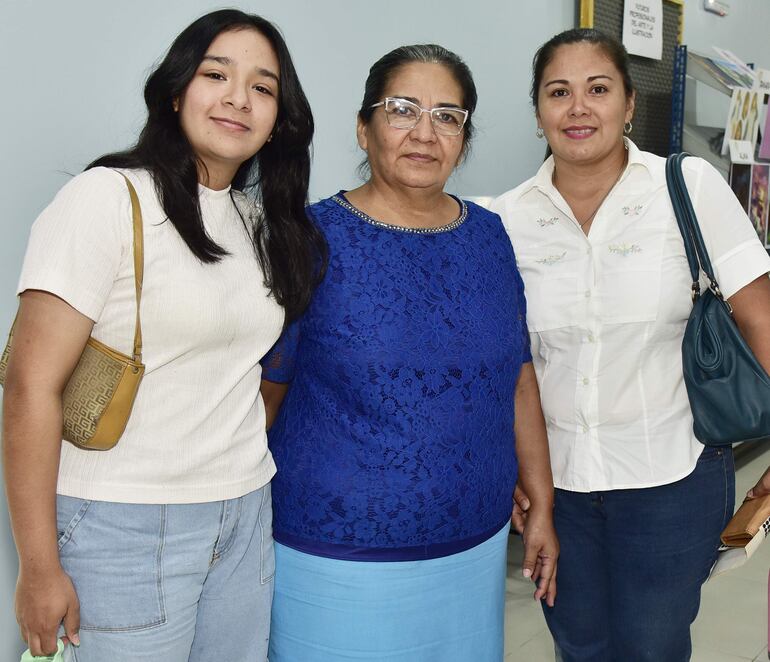 Ángeles Giménez, Teresa Sosa de Giménez y Teresa Giménez.