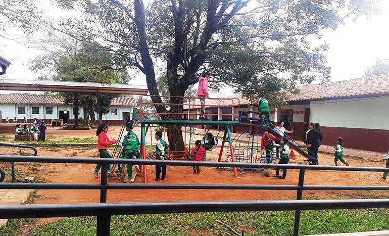 Las municipalidades deberán priorizar, a partir de 2025, las obras para implementar el almuerzo escolar.