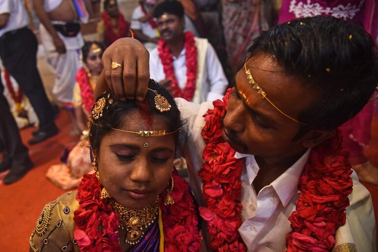 La temporada de bodas que comenzó este mes en la India, durante las fechas más auspiciosas del año para los hindúes, y fuente de una industria millonaria, despertó este domingo la preocupación del primer ministro, el nacionalista Narendra Modi, por la cantidad de dinero que algunas familias gastan en el extranjero.