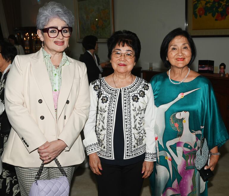 Delia Hernández Miranda, Elena Kasamatsu y María Teresa Kasuga.