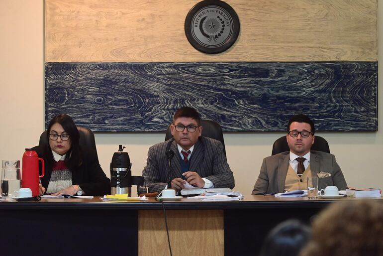 Los jueces Rossana Maldonado, Manuel Aguirre (presidente) y Juan Francisco Ortiz, integran el Tribunal de Sentencia.