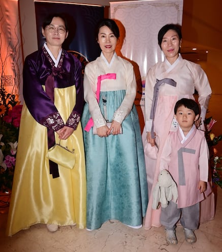 Kim Jin-seon, Kim Ji-hee, Shin Yoo-yi y el pequeño Hae Jun-seo.