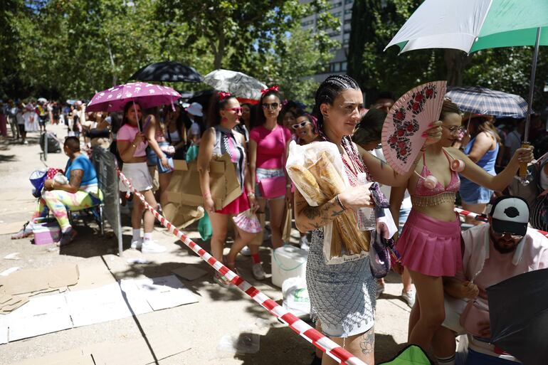 El público formando fila para ver a "La Bichota" en la capital española.