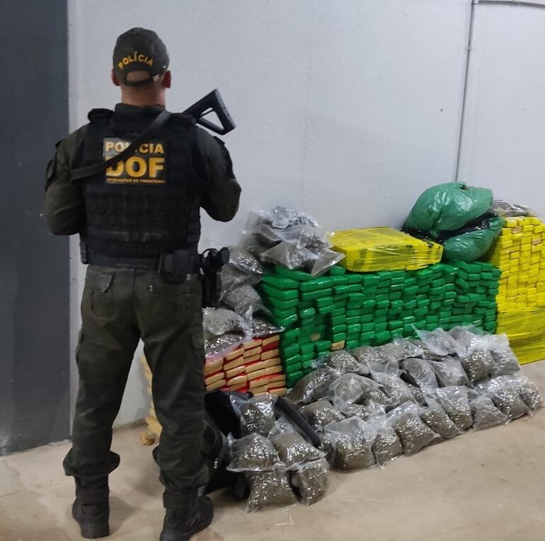 Carga de marihuana hallada por los efectivos del Departamento de Operaciones de Frontera (DOF).