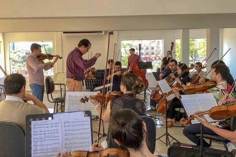 La Orquesta Sinfónica del Congreso Nacional durante los ensayos de cara al concierto de esta noche.