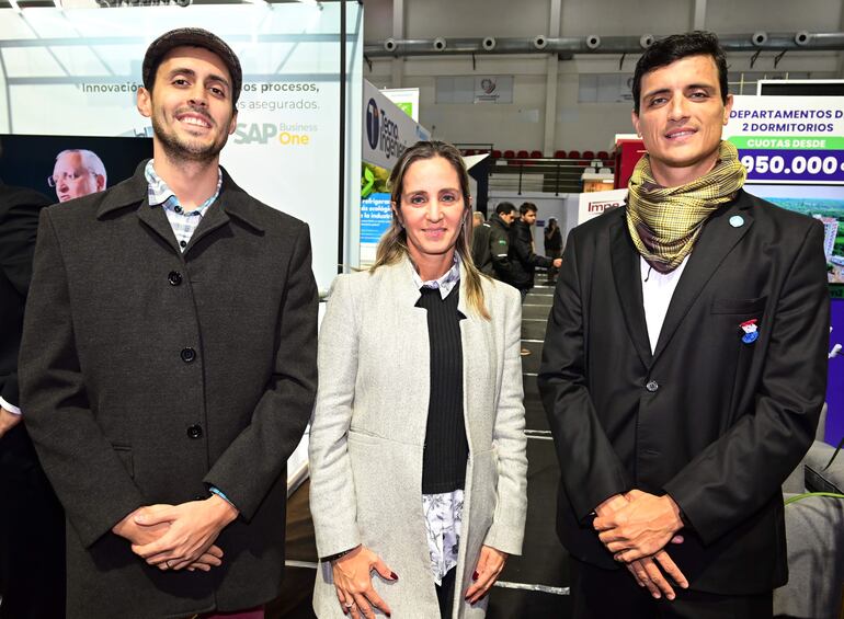 Claudio E. Rodríguez, Larissa Shaerer y Claudio Gustavo Rodríguez.