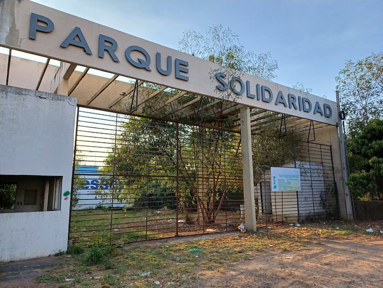 Entrada principal del Parque de la Solidaridad