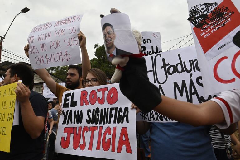 Ciudadanos vuelven a convocar a una manifestación en defensa de la democracia.