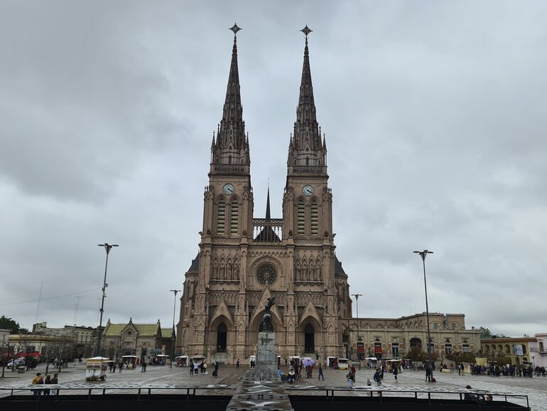 Basílica de la Virgen de Lujan en la ciudad de Luján a unos 70 km de Buenos Aires Argentina. 27 de junio de 2024. Para Revista Dominical. Fotos Marta Escurra.