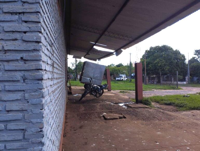  Los restos cárnicos que se filtran desde el matadero municipal estarían contaminando el arroyo capilla en Carapeguá.