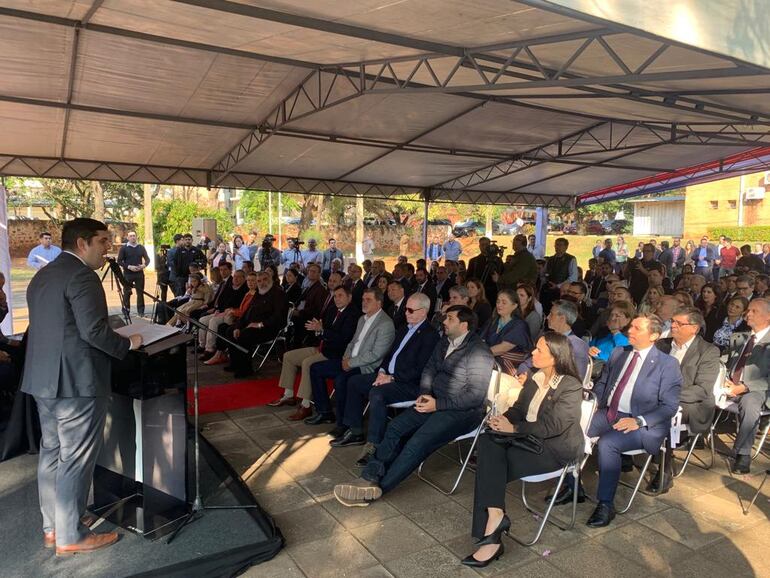 El presidente del Senacsa, Dr. José Carlos Martin, durante su discurso, este martes, ante autoridades nacionales e internacionales y referentes del sector agropecuario,.