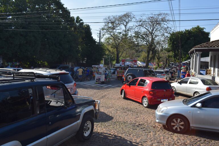 Caos vehicular en Areguá se registra especialmente los fines de semana debido a la gran concurrencia de turistas a la expo frutilla.