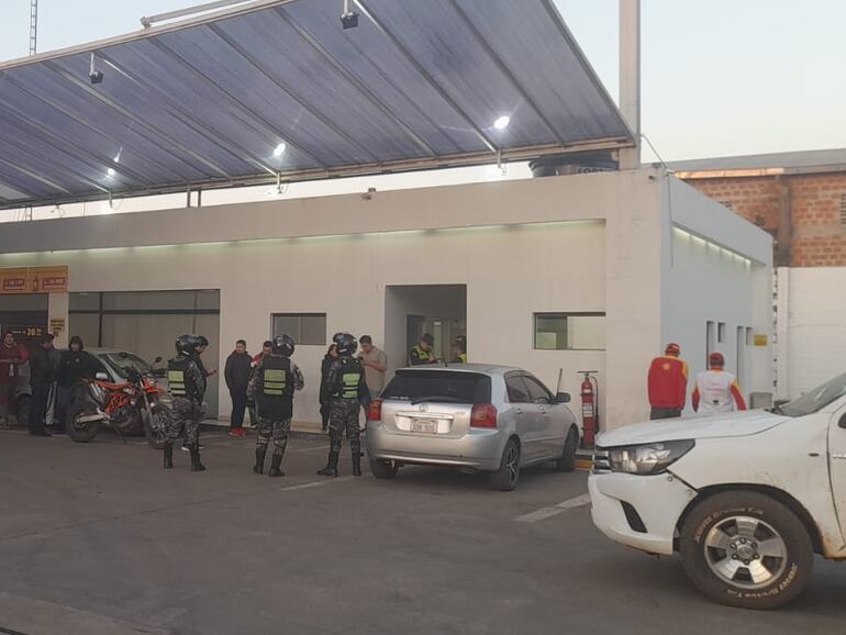 Estación de servicios ubicada en la intersección de las calles Capitán Insfrán y República de Colombia.