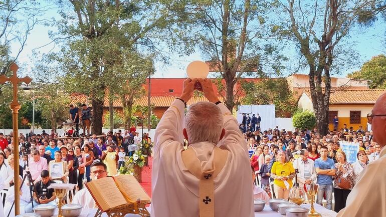 El cardenal Adalberto Martínez invitó a llevar una vida de santidad.