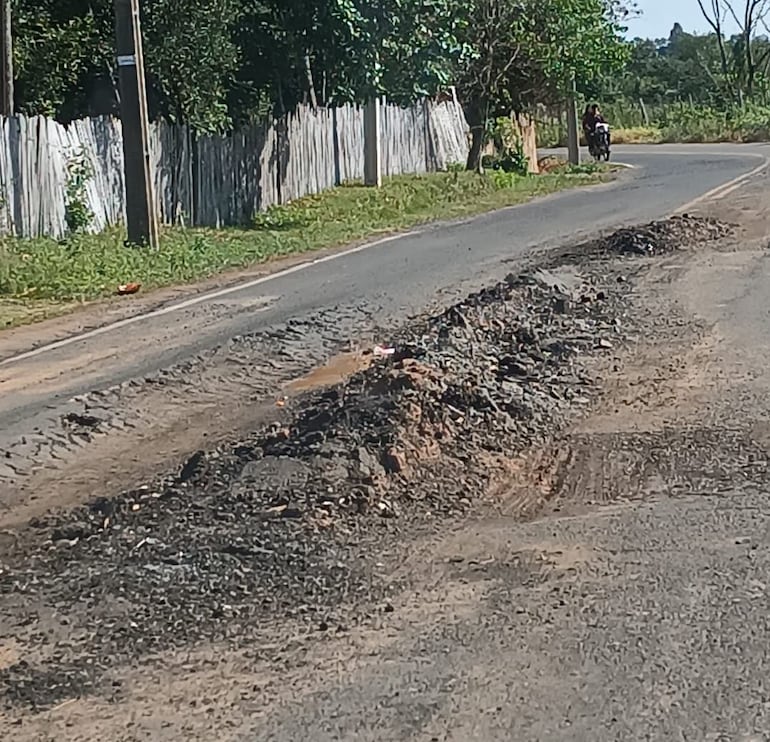 En estas condiciones se encuentra la calle de Naranjaisy de Villeta. La construcción de la vía que comunica con la localidad de Nueva Italia terminó en 2021 y nunca fue inaugurada.