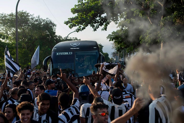 Botafogo festeja con sus hinchas