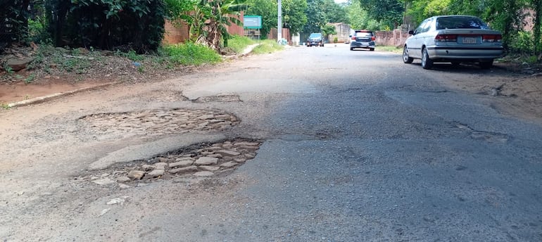 La calle Beatriz Benítez es una de las calles más deterioradas del microcentro de la ciudad.