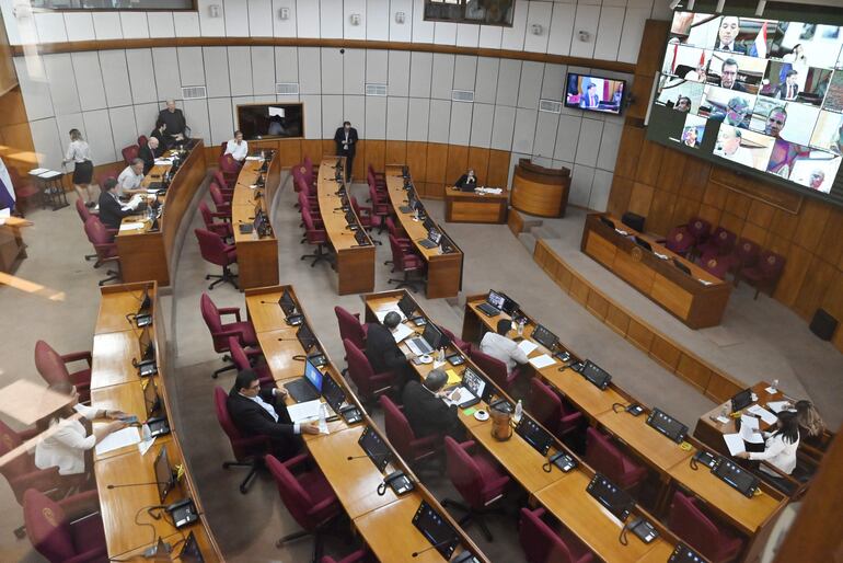 Los senadores no alcanzaron los votos para constituirse en comisión y levantar el veto del Ejecutivo a la ley que indemniza a los soldados de la gesta del 2 y 3 de febrero.