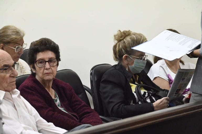 Nélida Huespe y Celina Villalba, durante el juicio oral y público en el que fueron condenadas por millonario desvío en la Asociación de Funcionarios Públicos y Docentes Jubilados. 